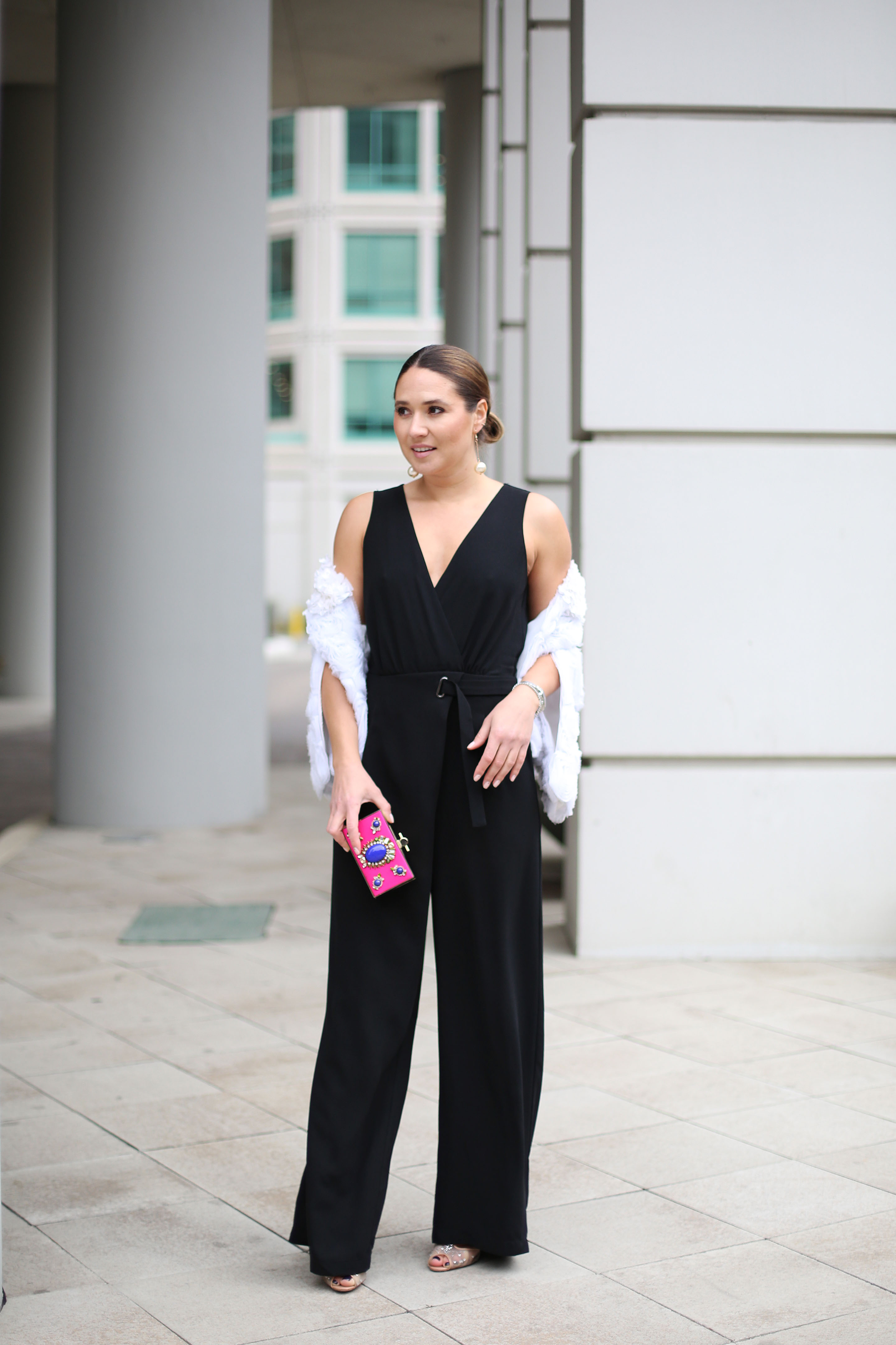 sleek-chic-wedding-outfit-inspo-black-pant-jumpsuit