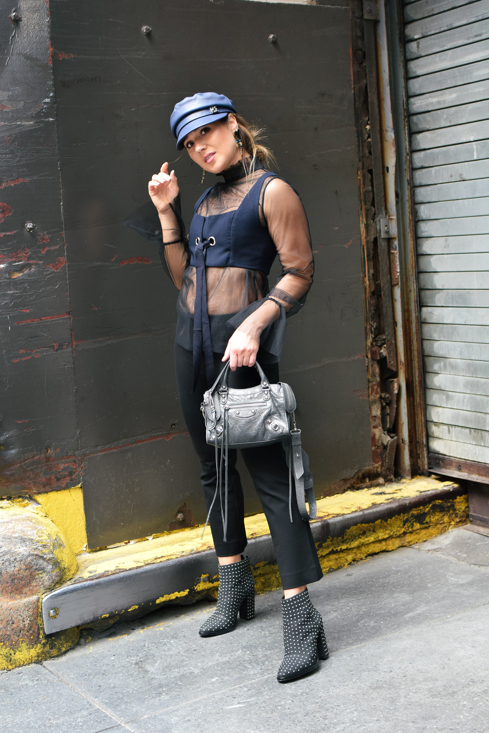 navy-hat-outfit-beret-new-york-fashion-week-streetstyle-look-nyfw