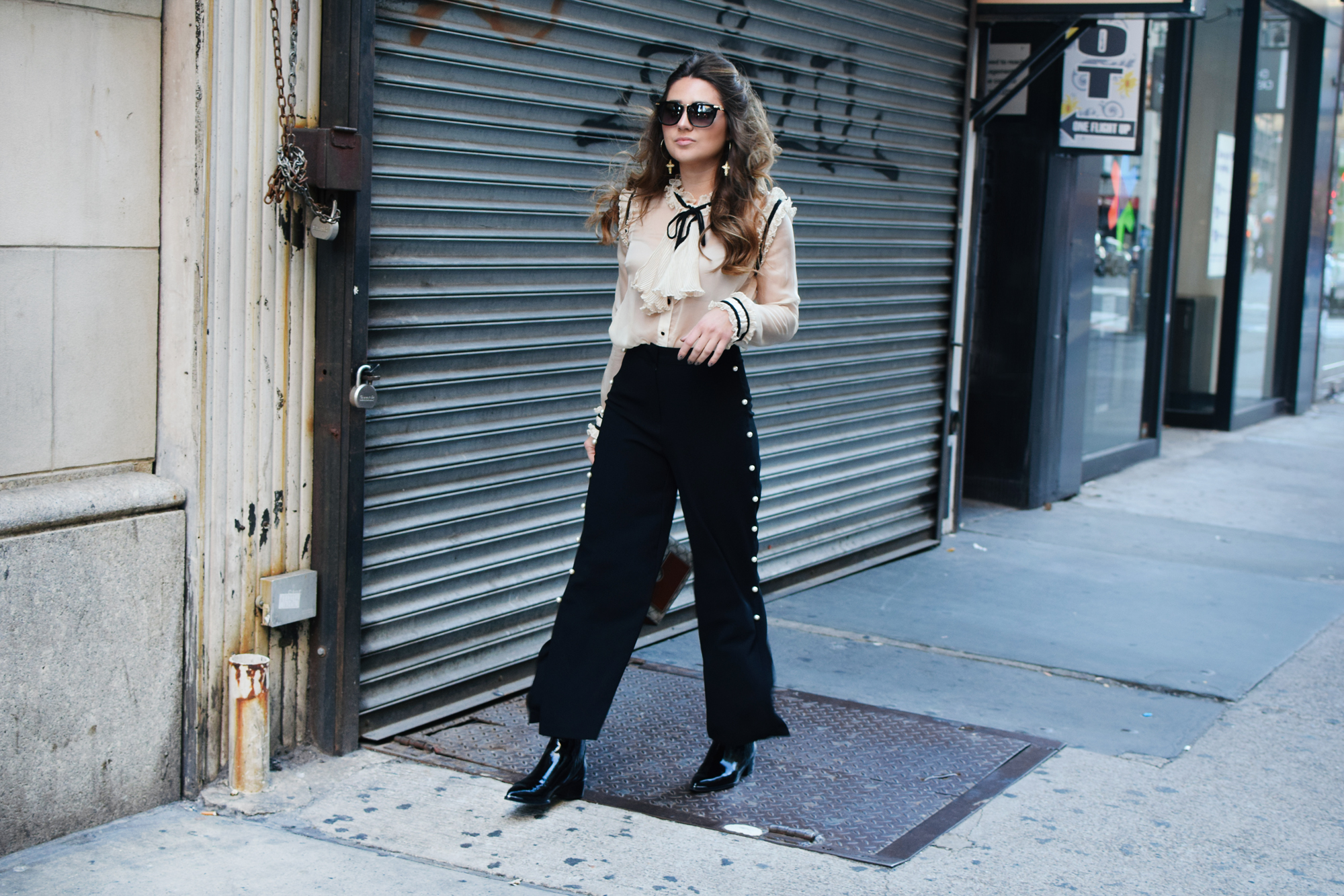 pearl-trousers-ruffle-blouse-nyfw-streetstyle-outfit-gucci-bag