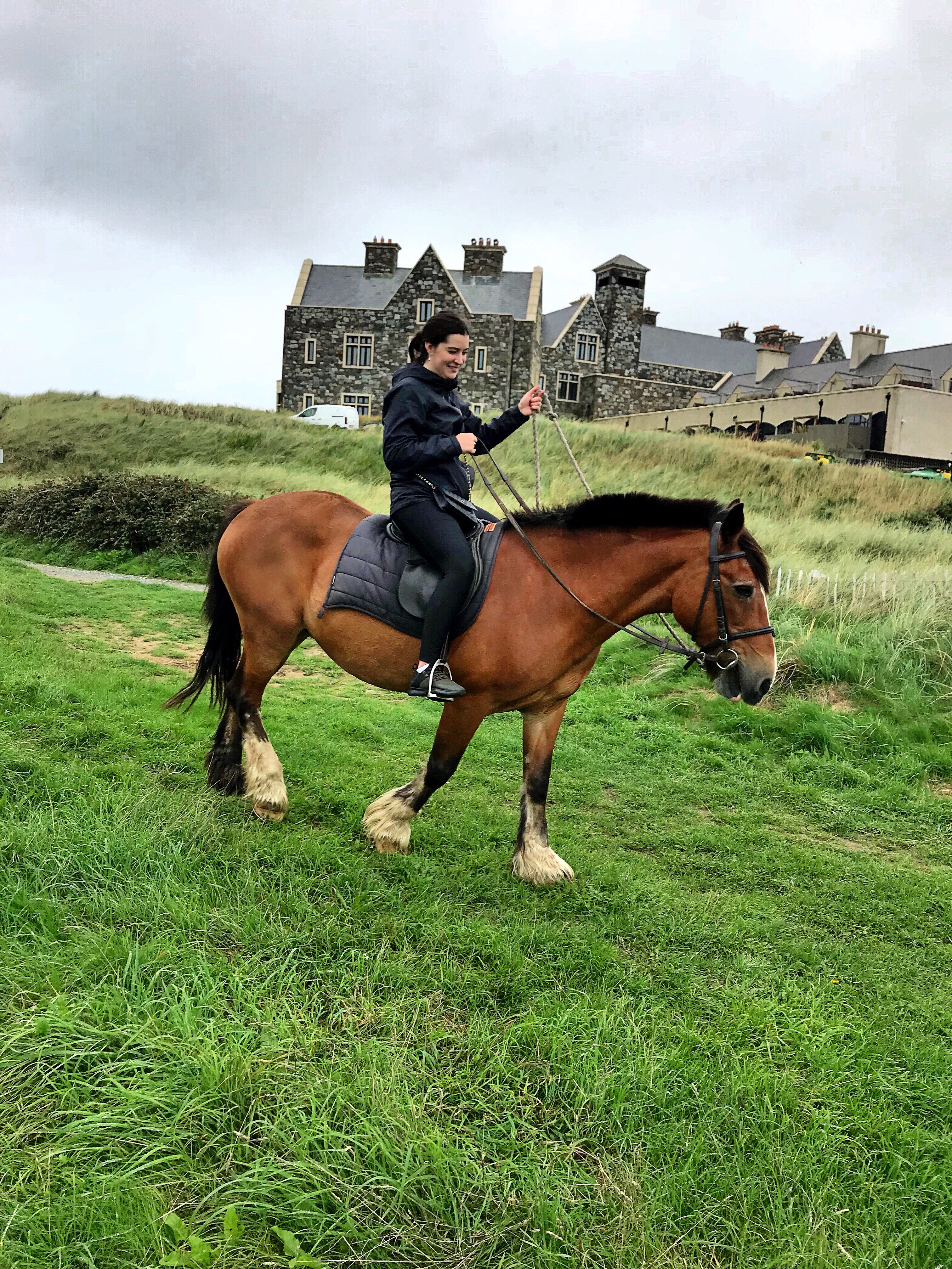 trump-hotel-doonbeg-horses-horseback-riding-beach