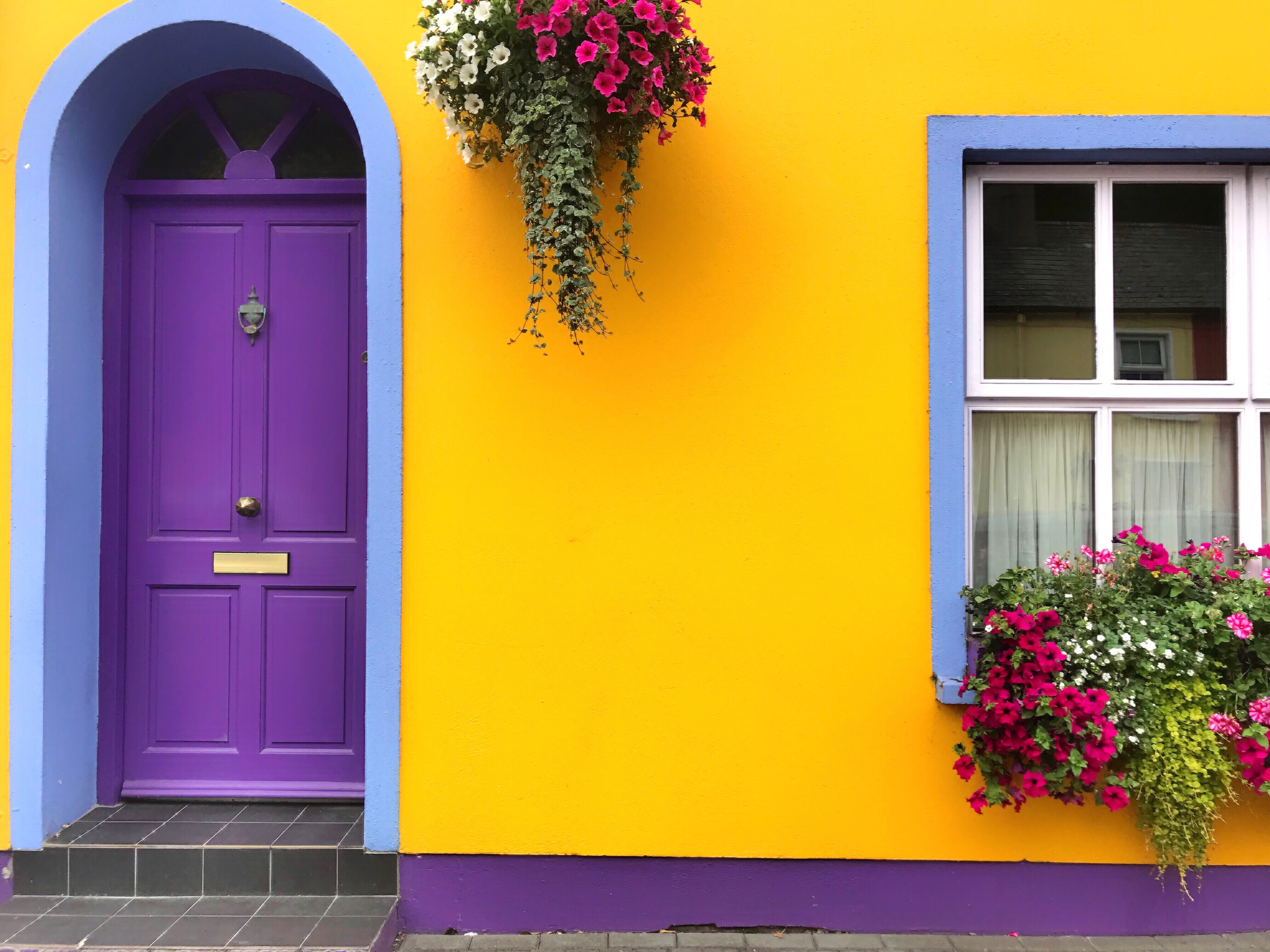 colorful-street-in-kinsale