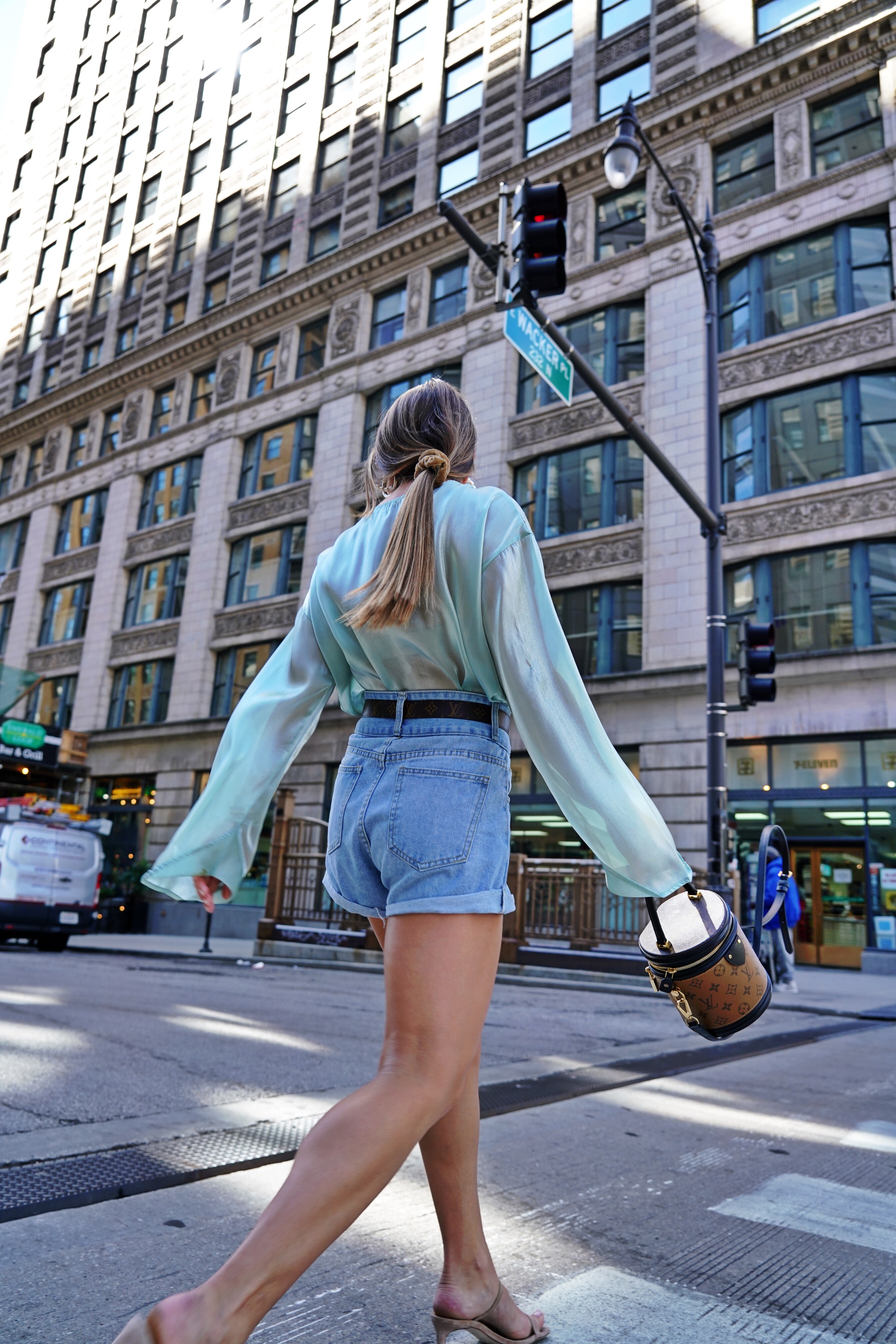 casual-cool-chic-street-style-fashion-look-chicago-outfit-mint-green-blouse-denim-shorts