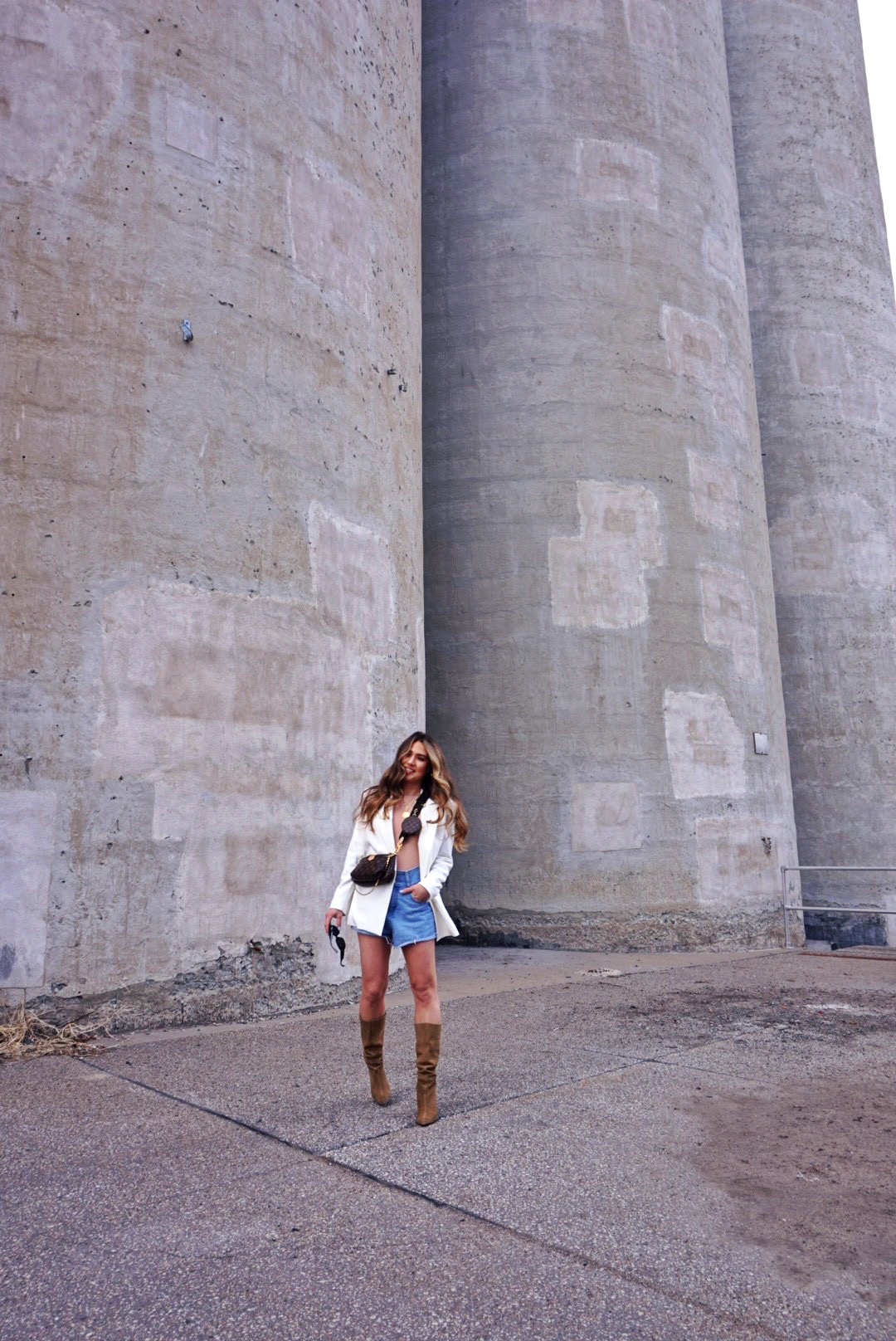 white-blazer-jean-shorts-light-wash-jeans-outfit-2-ways-to-style-cute-outfit-inspo