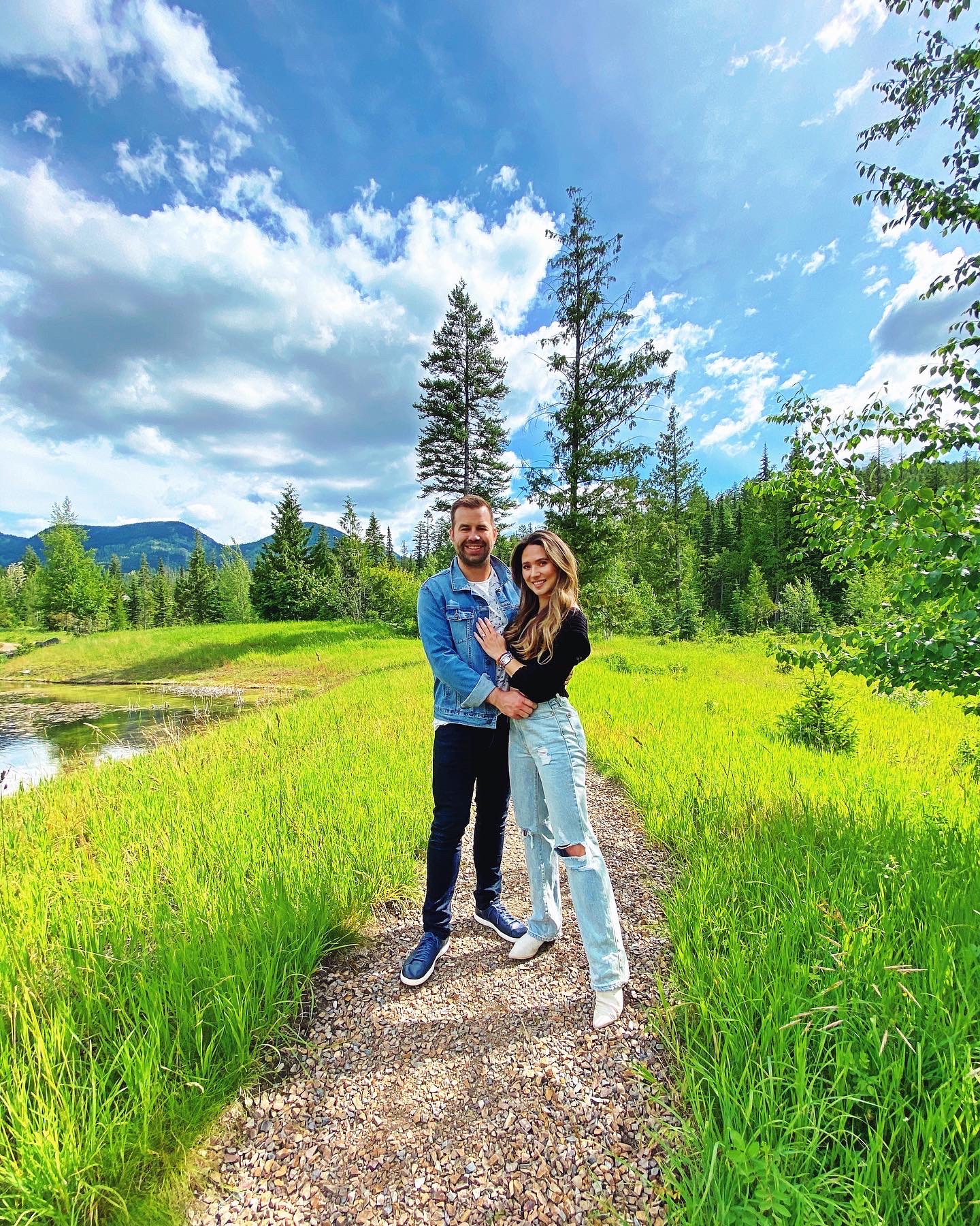 montana-glacier-mountain-avalanche-lake-boy-girl-engagement-nature-beautiful