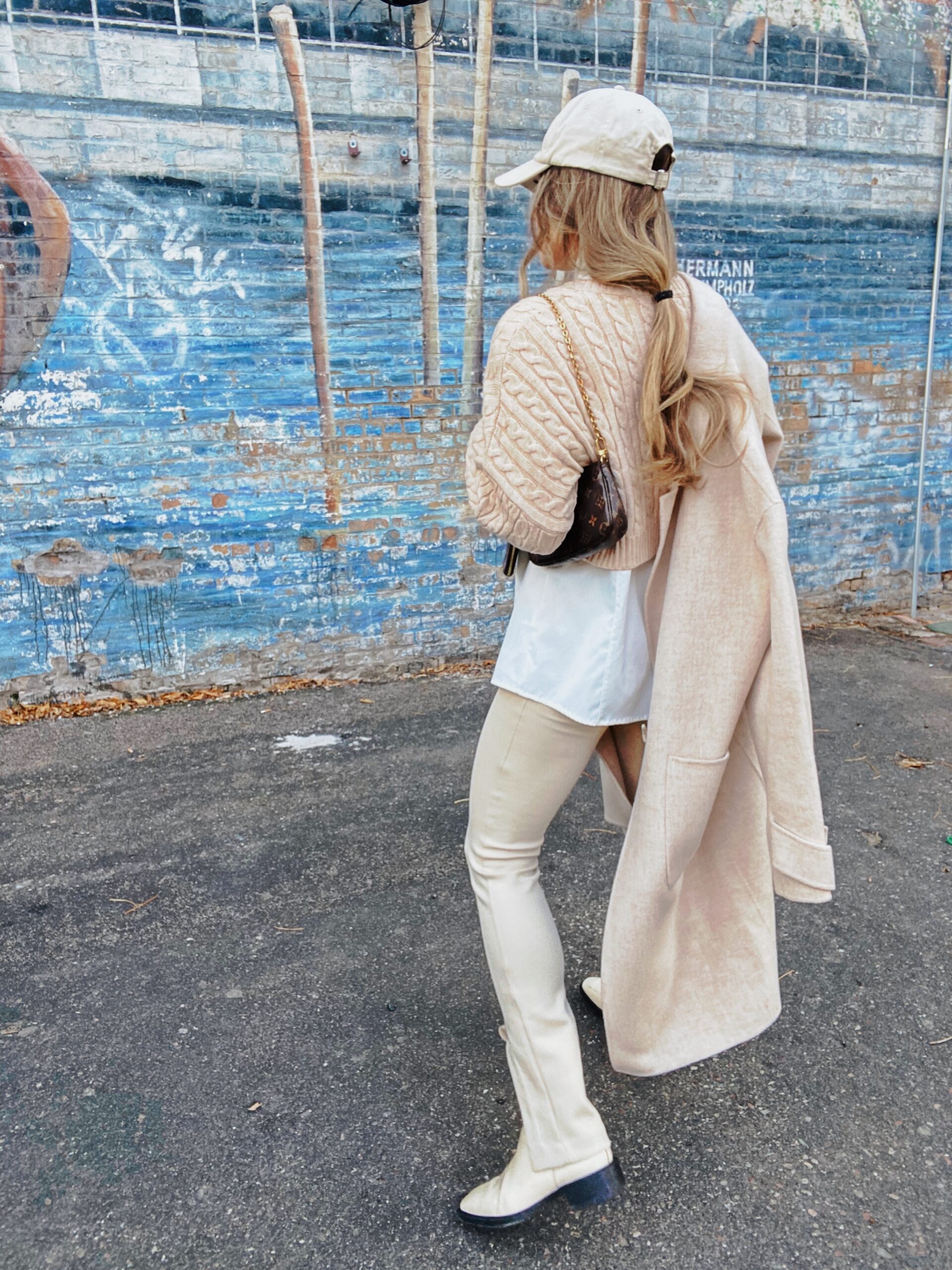 monochromatic look fall fashion trends street style