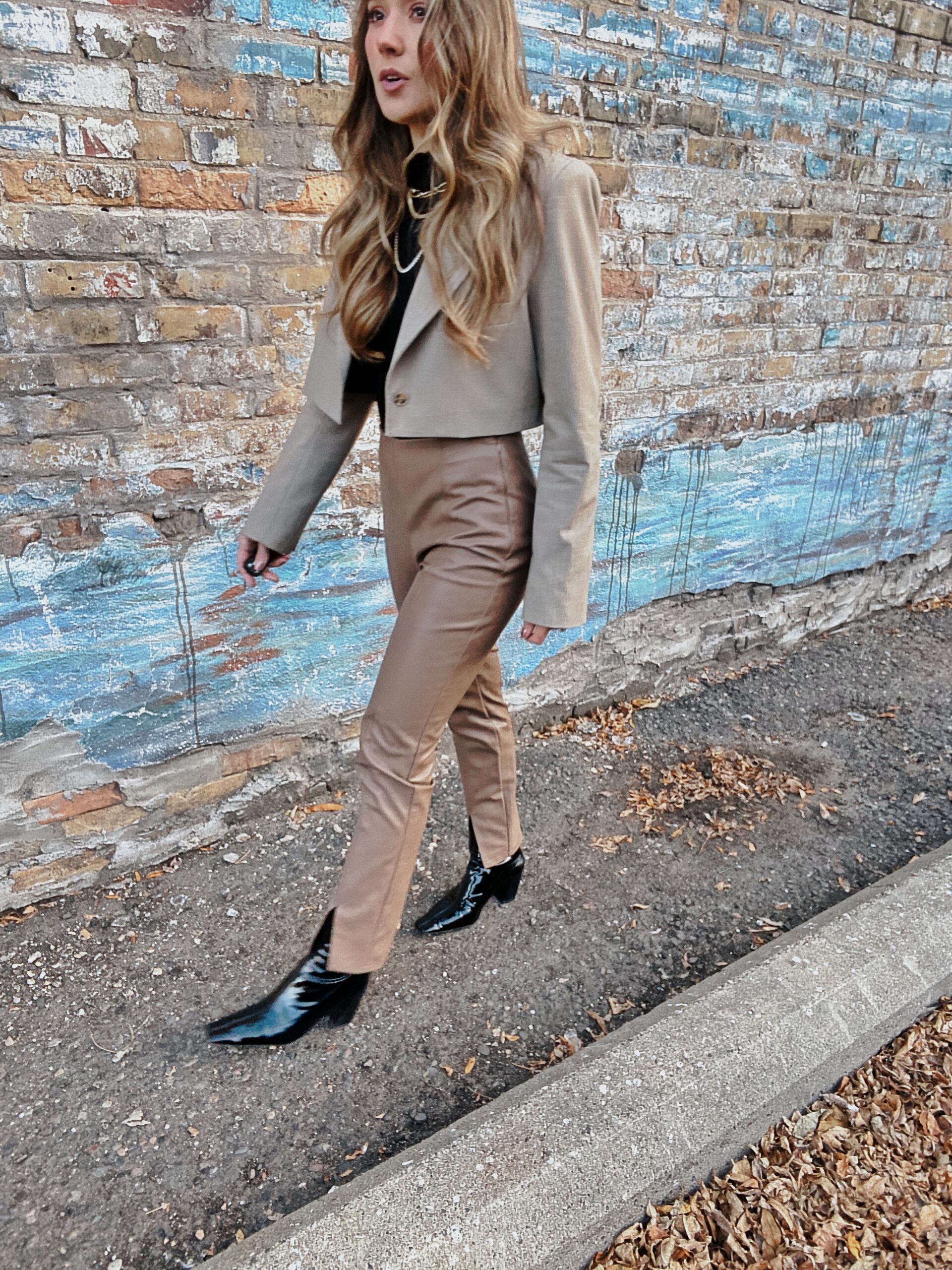 monochromatic look fall fashion trends street style