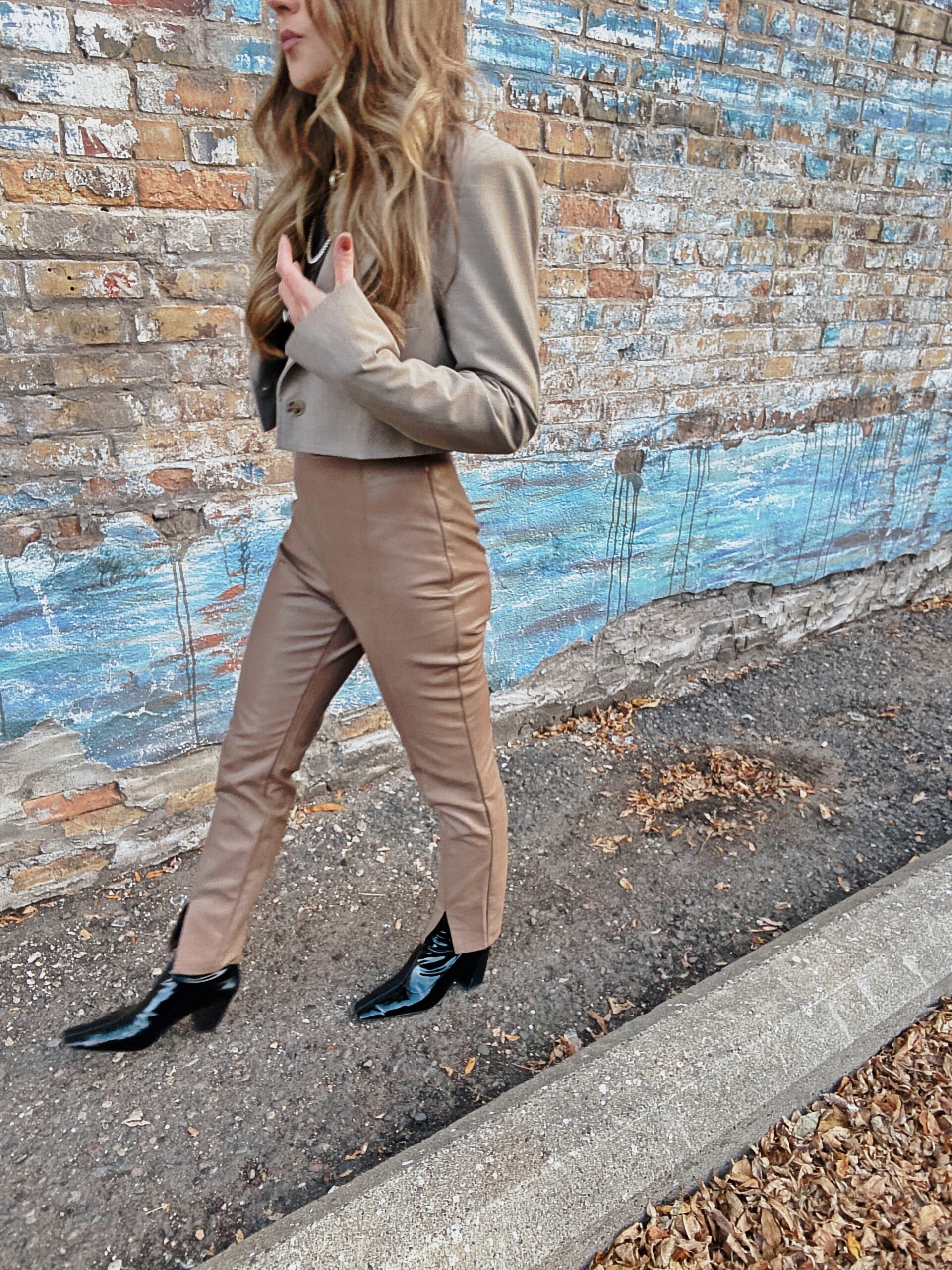 monochromatic look fall fashion trends street style